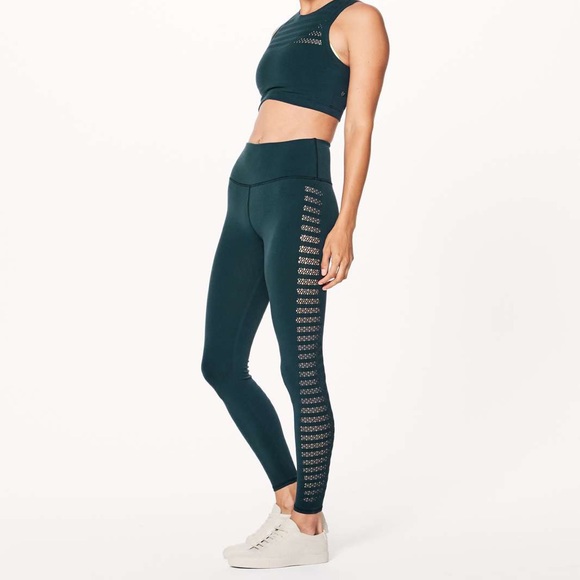 lululemon athletica Pants - Lululemon Reveal 7/8 Tight Stripes 25" Size 10